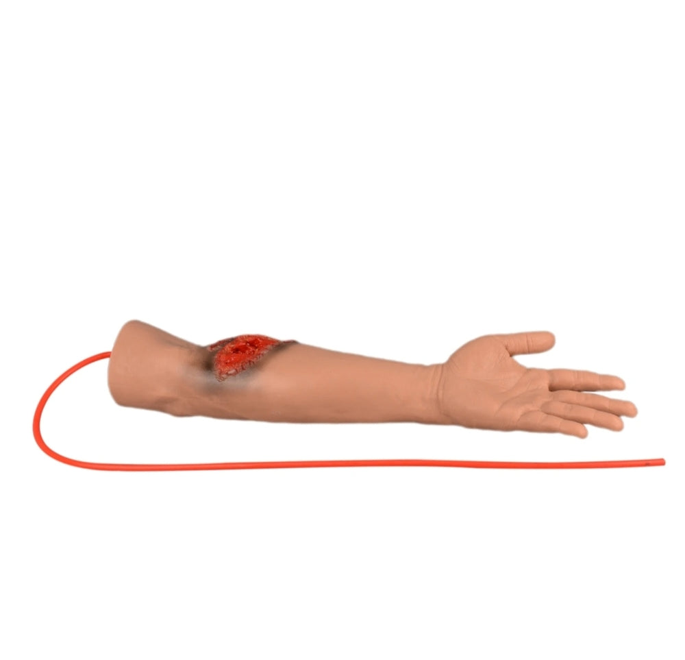 Modelo de brazo con herida de laceración  herida de brazo para  emergencias